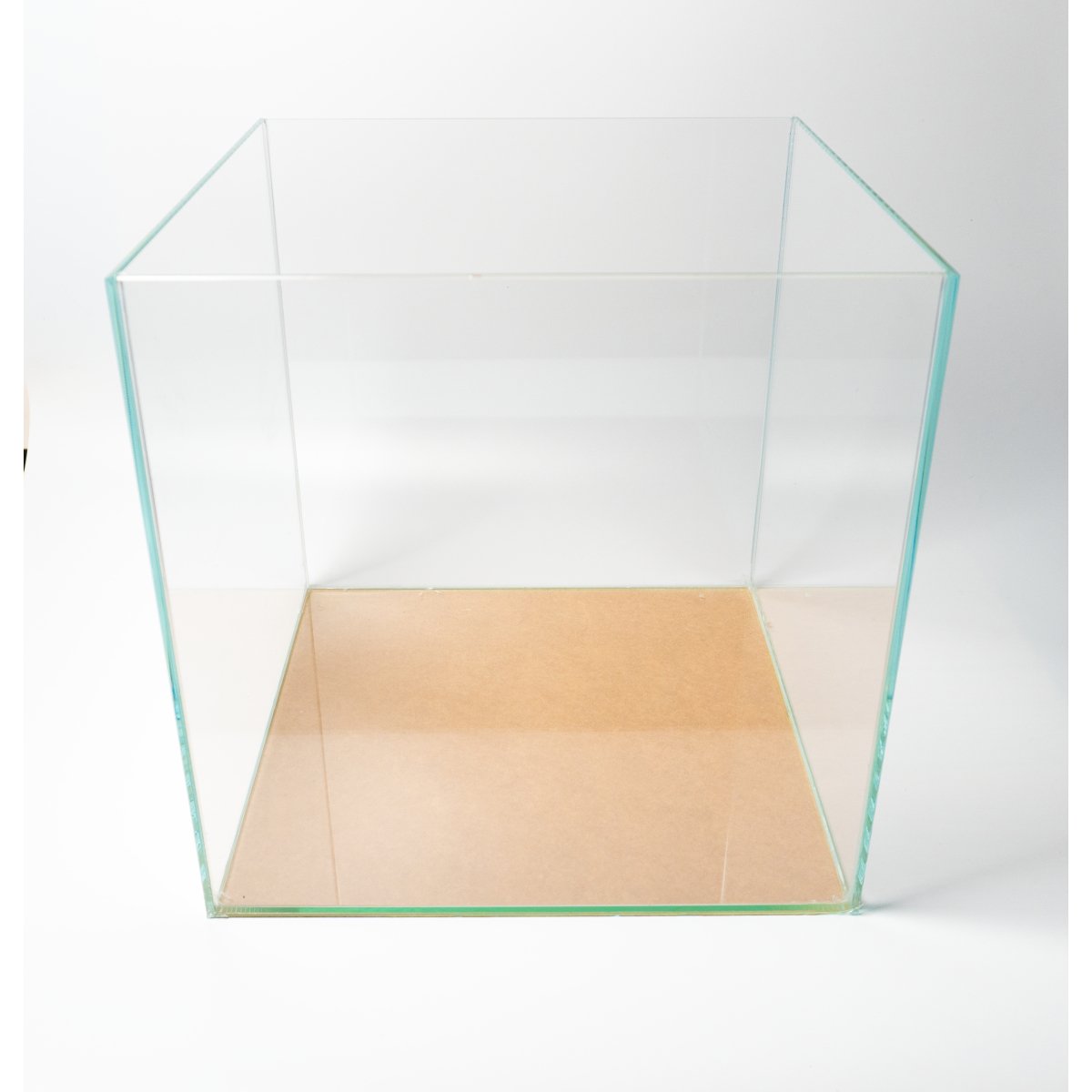 OptiWhite-Aquarium 25x25x25cm (LxTxH) 16l - GarnelenTv-Shop
16L Aquarium 25x25x25cm aus Weißglas mit Floatglas-Bodenscheibe
