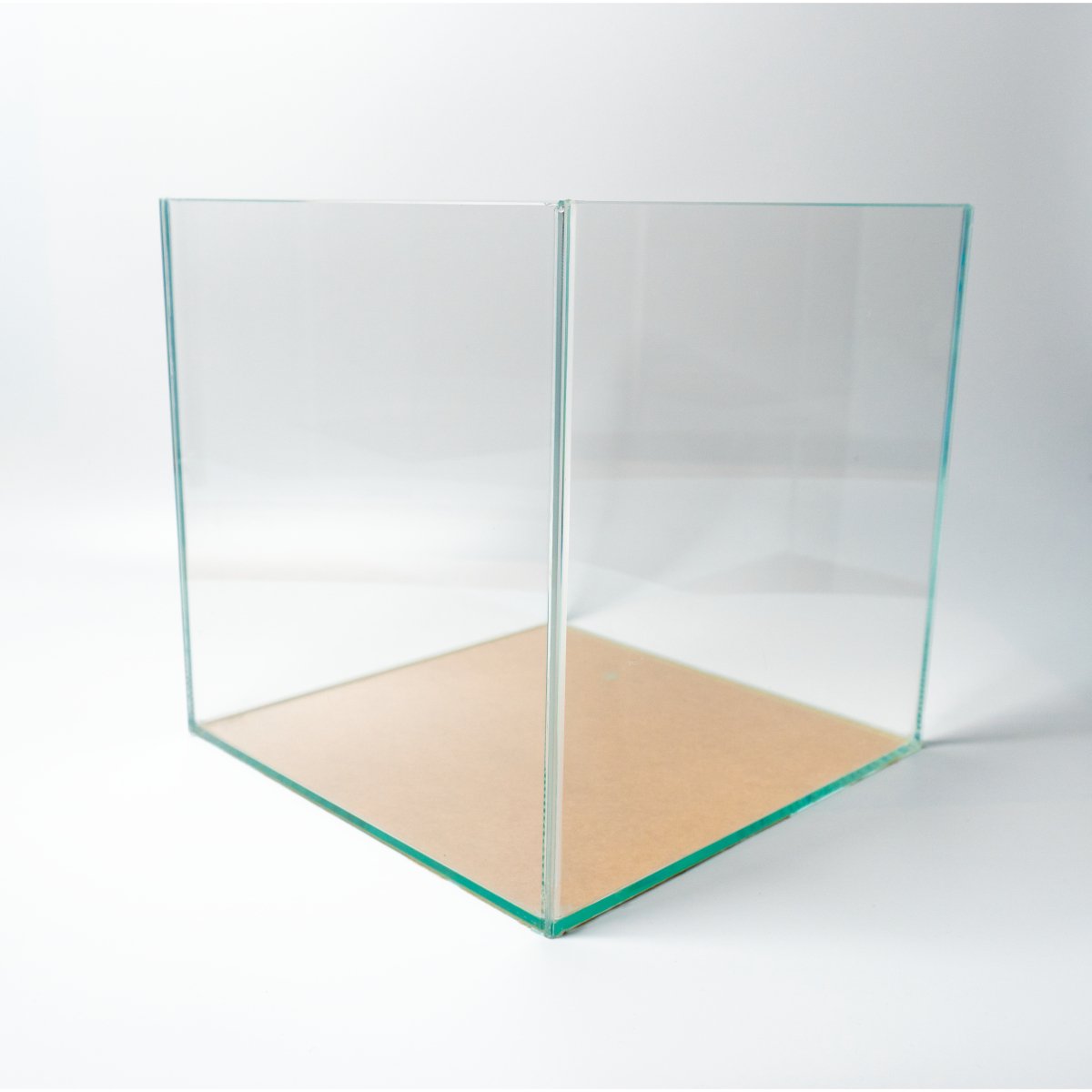 OptiWhite-Aquarium 25x25x25cm (LxTxH) 16l - GarnelenTv-Shop
16L Aquarium 25x25x25cm aus Weißglas mit Floatglas-Bodenscheibe
